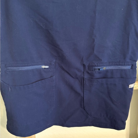 FIGS Navy Accra Scrub Top - Picture 4 of 6